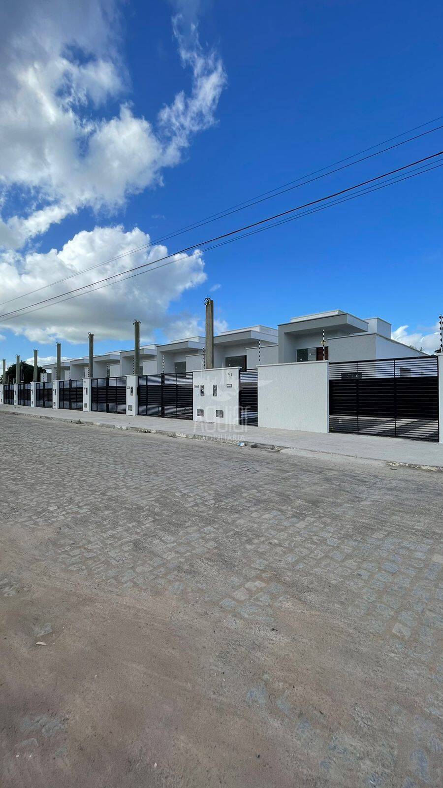 3 dormitórios sendo 2 suítes na melhor localização do SIM.