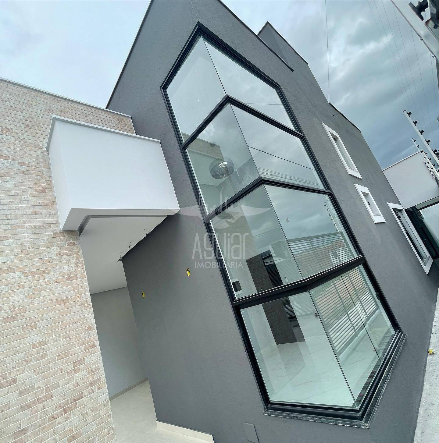 Casa de 3/4, sendo 1 suíte - Mangabeira, 150 m da Av. Ayrton Senna