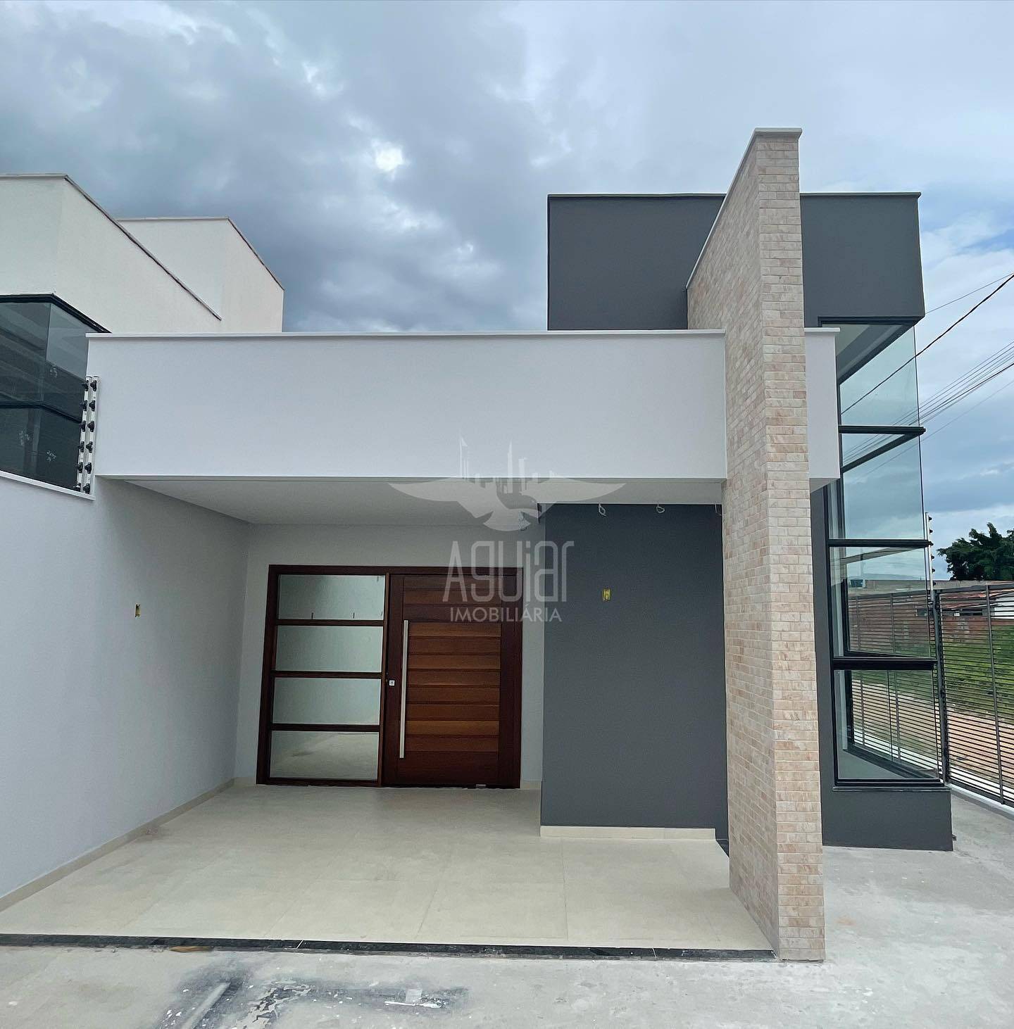 Casa de 3/4, sendo 1 suíte - Mangabeira, 150 m da Av. Ayrton Senna