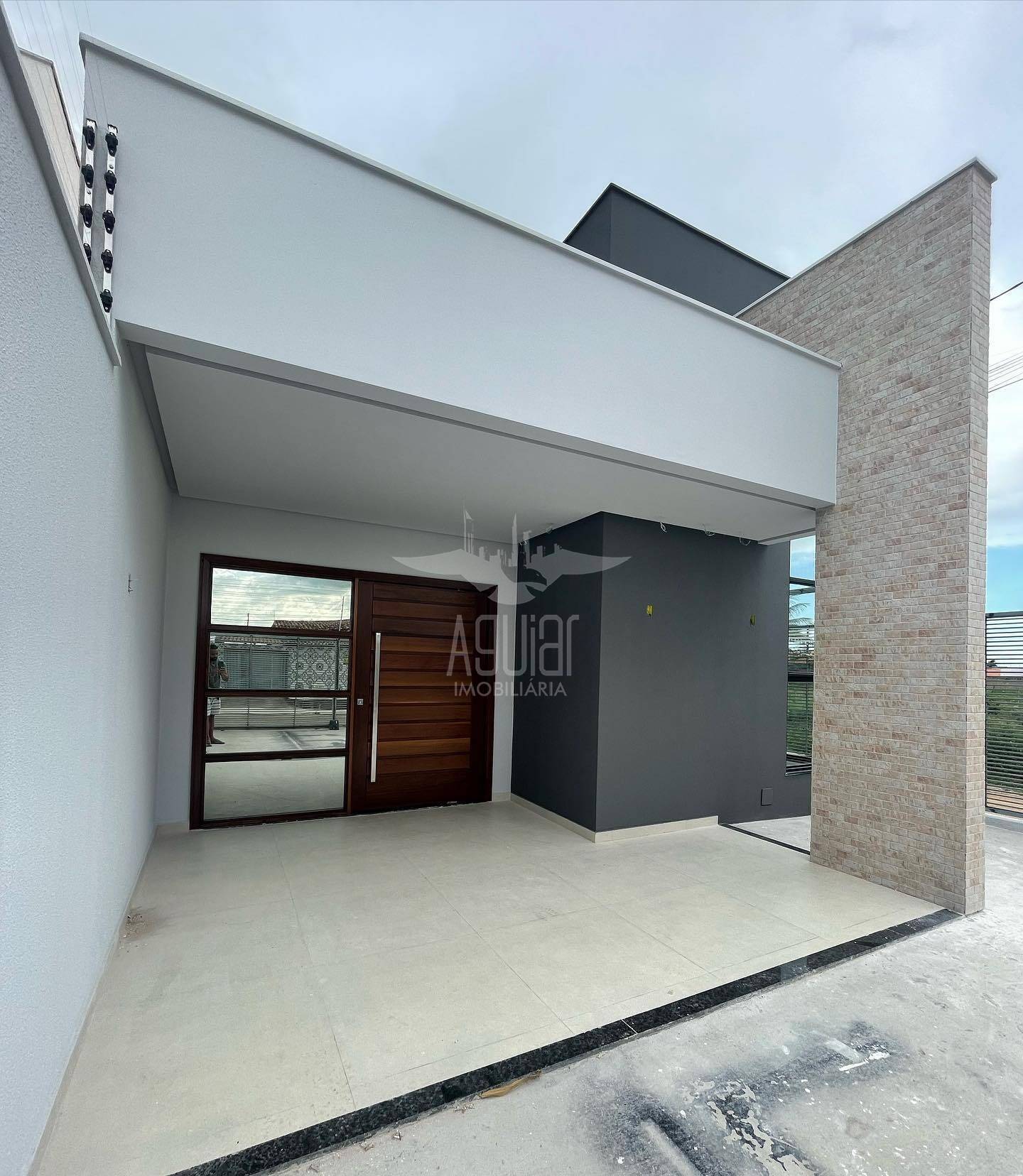 Casa de 3/4, sendo 1 suíte - Mangabeira, 150 m da Av. Ayrton Senna